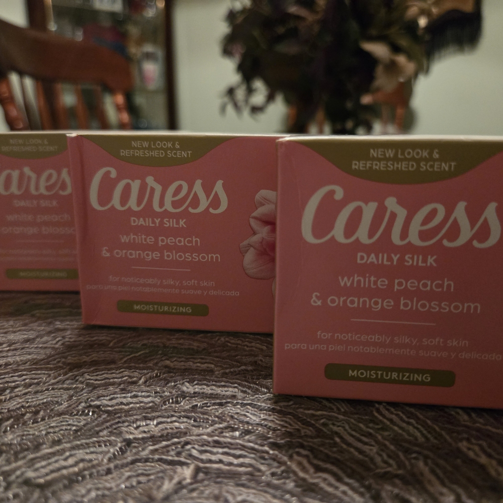 QTY 4 CARESS DAILY SILK WHITE PEACH & ORANGE BLOSSOM BAR SOAPS